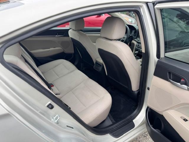 Hyundai Elantra SE 6AT 2017