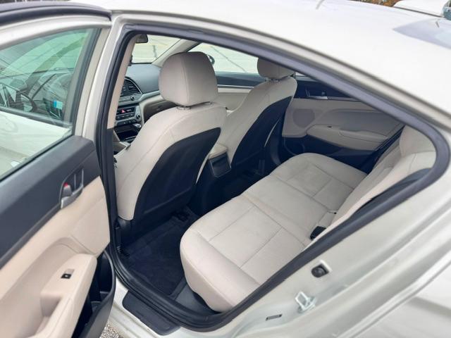 Hyundai Elantra SE 6AT 2017