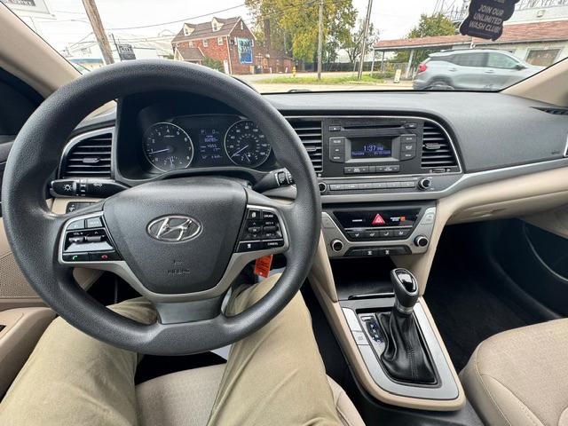 Hyundai Elantra SE 6AT 2017