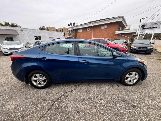 Hyundai Elantra SE 6AT 2015