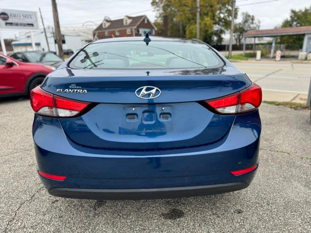Hyundai Elantra SE 6AT 2015