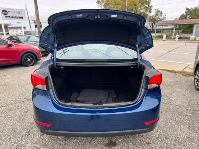 Hyundai Elantra SE 6AT 2015