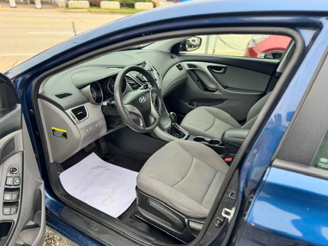 Hyundai Elantra SE 6AT 2015