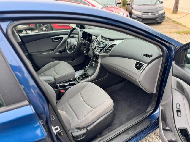 Hyundai Elantra SE 6AT 2015