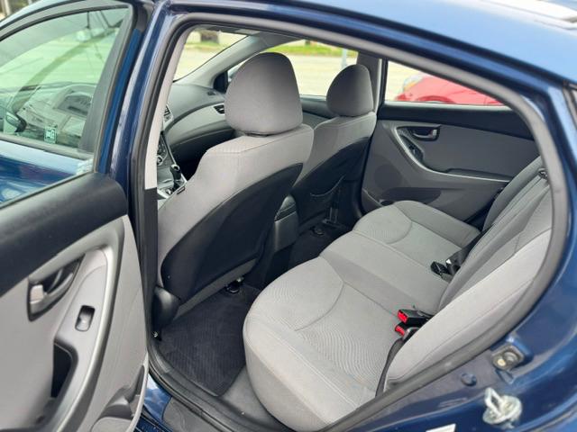 Hyundai Elantra SE 6AT 2015