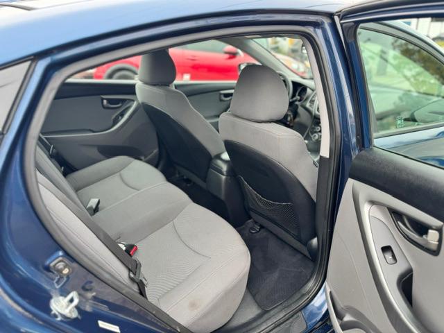 Hyundai Elantra SE 6AT 2015