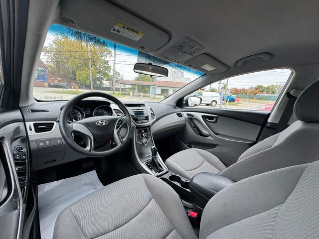 Hyundai Elantra SE 6AT 2015