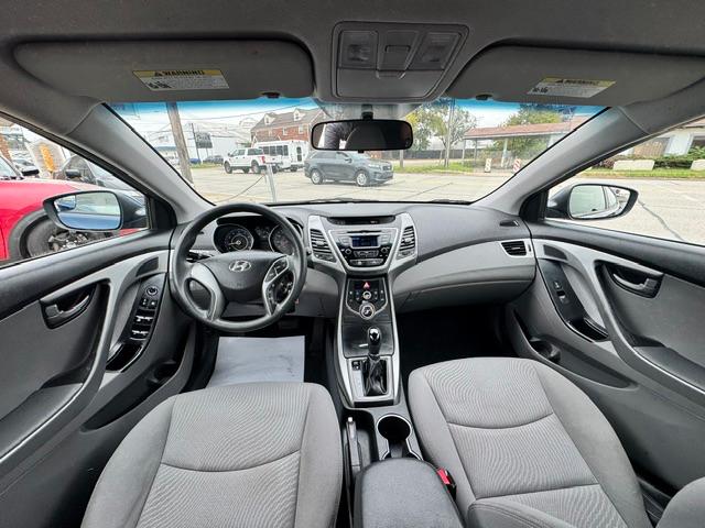 Hyundai Elantra SE 6AT 2015