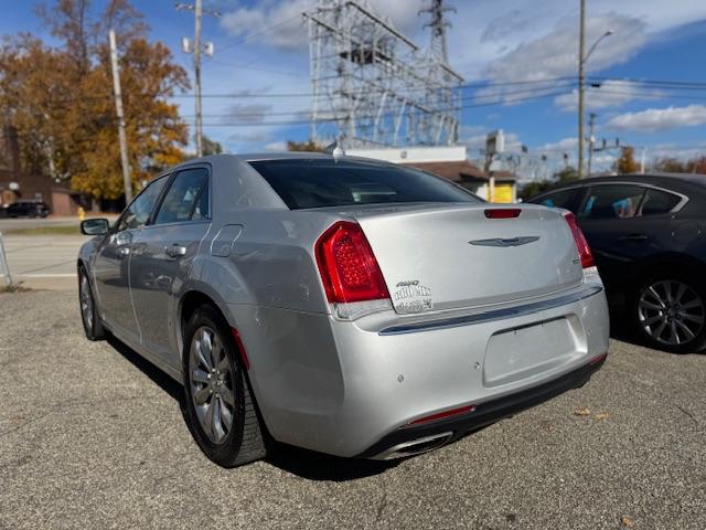 Chrysler 300 Touring AWD 2020