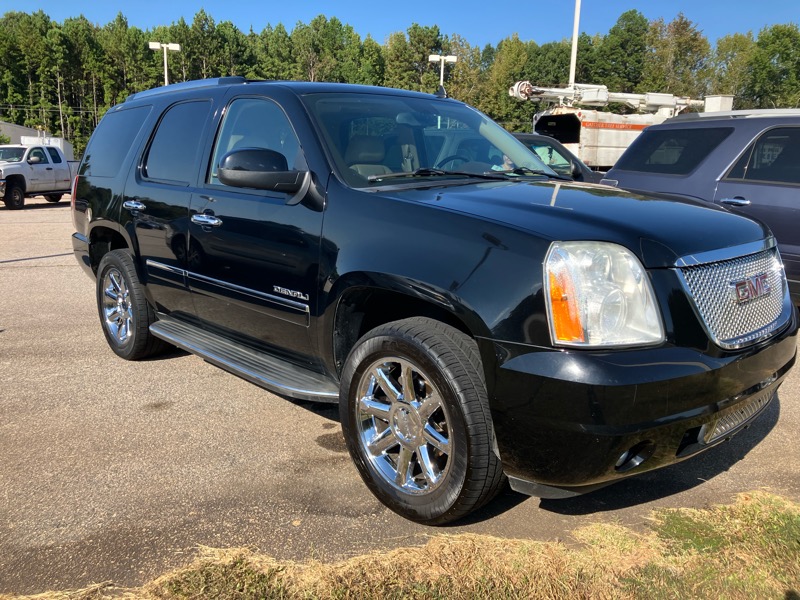 GMC Yukon Denali 4WD 2011 GMC Yukon Denali 4WD 2011