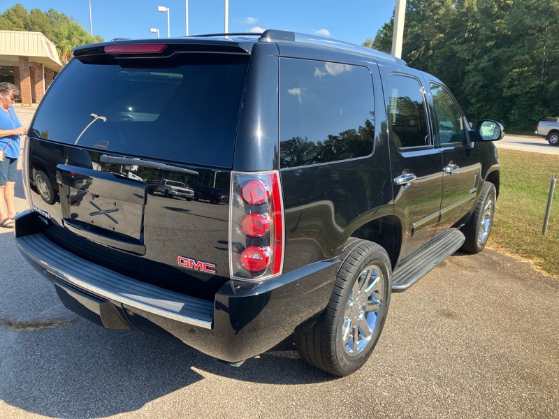 GMC Yukon Denali 4WD 2011 GMC Yukon Denali 4WD 2011