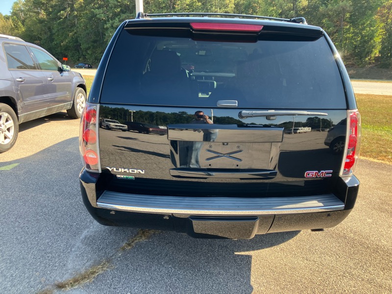 GMC Yukon Denali 4WD 2011 GMC Yukon Denali 4WD 2011