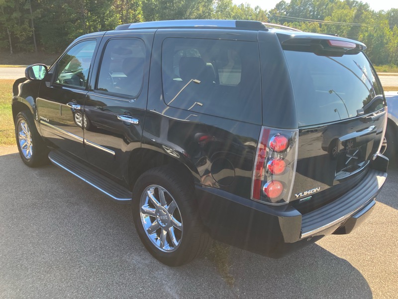 GMC Yukon Denali 4WD 2011 GMC Yukon Denali 4WD 2011