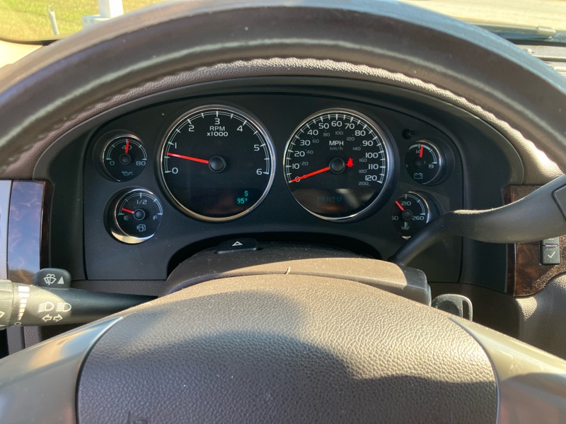 GMC Yukon Denali 4WD 2011 GMC Yukon Denali 4WD 2011