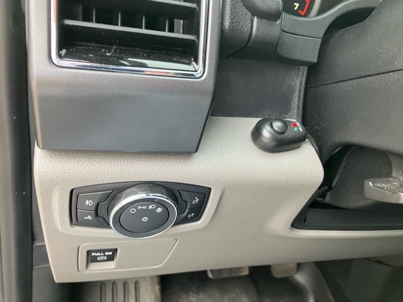 Ford F-150 4WD Reg Cab 145" XLT w/HD Payload Pkg 2018