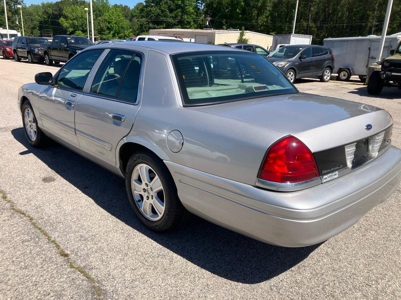Ford Crown Victoria LX 2011