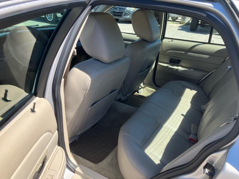 Ford Crown Victoria LX 2011