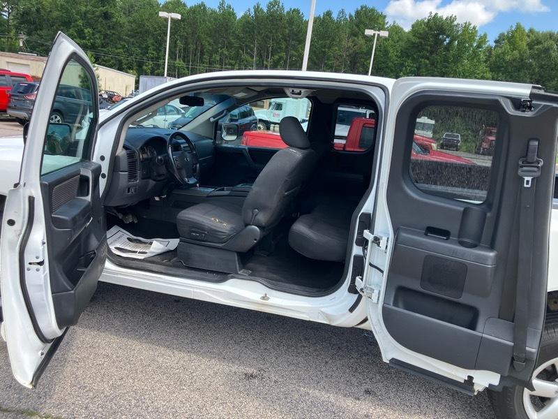 Nissan Titan SV King Cab 4WD 2012