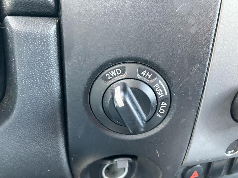 Nissan Titan SV King Cab 4WD 2012