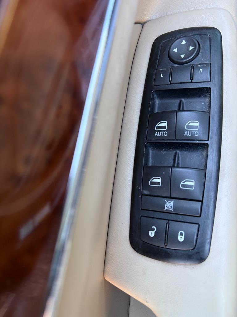 Jeep Grand Cherokee  2011