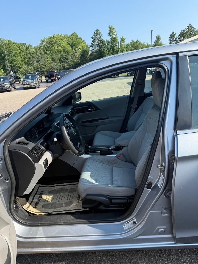 2016 Honda Accord LX - Photo 8