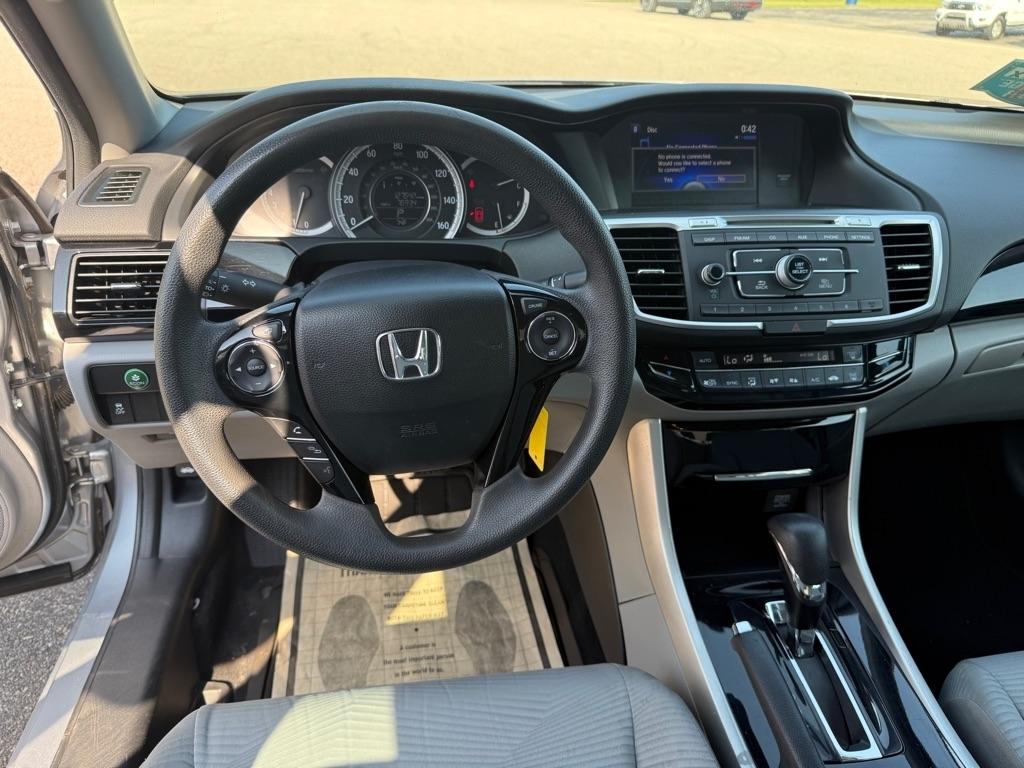 2016 Honda Accord LX - Photo 9