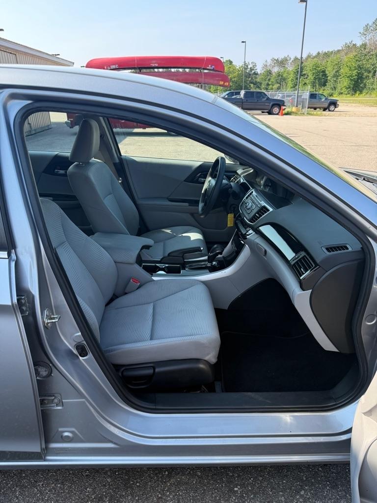 2016 Honda Accord LX - Photo 15