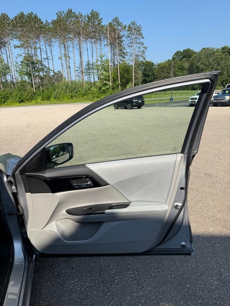2016 Honda Accord LX - Photo 16