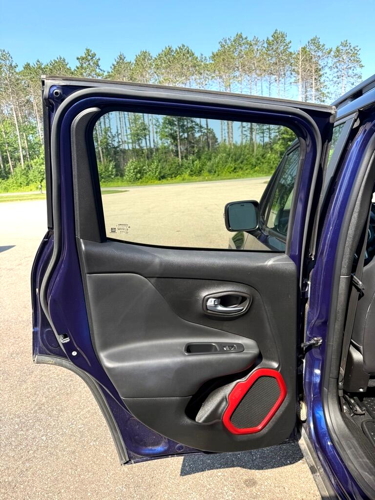 2017 Jeep Renegade Trailhawk photo 12