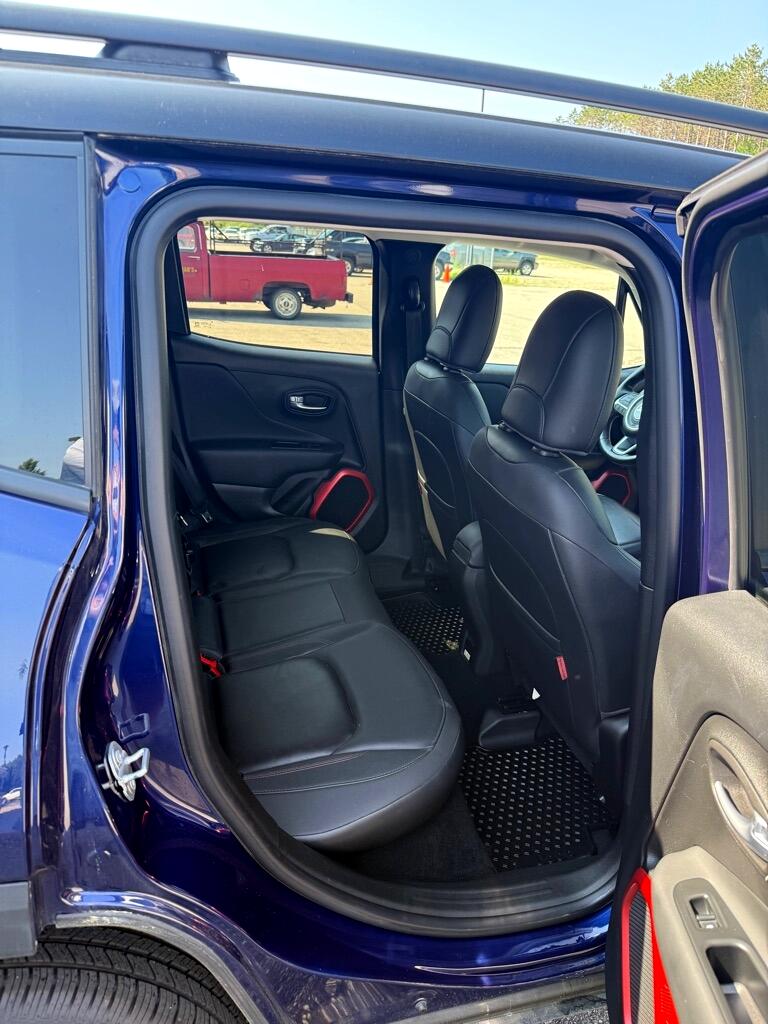 2017 Jeep Renegade Trailhawk photo 16