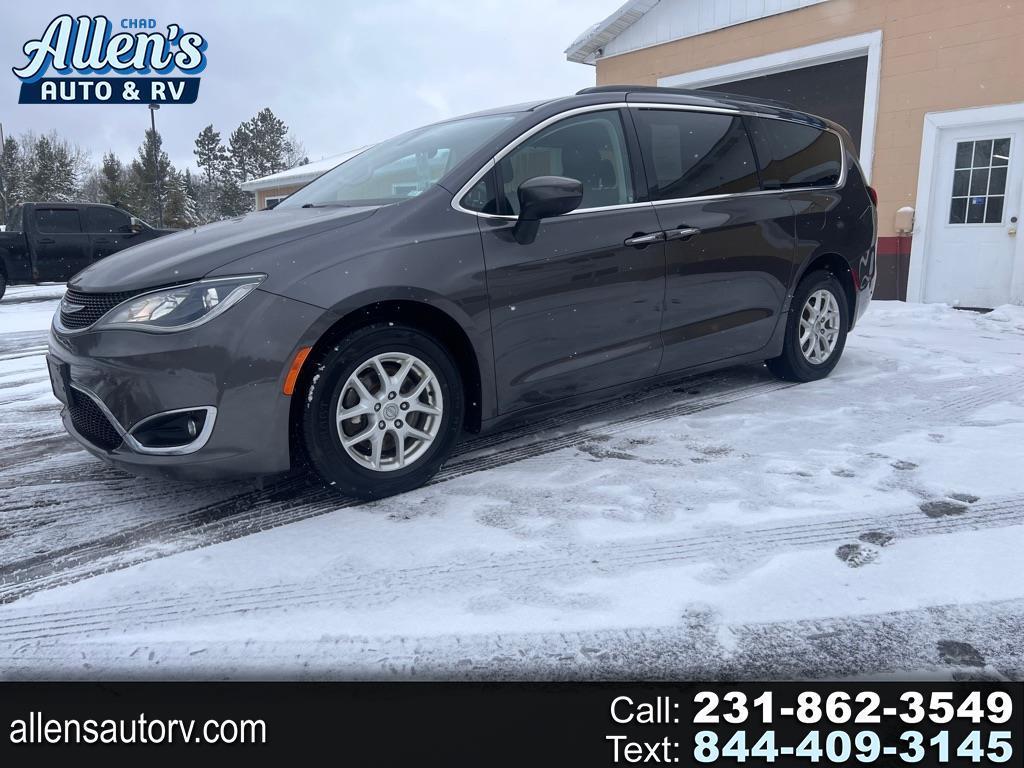 2017 Chrysler Pacifica Touring Plus's photo