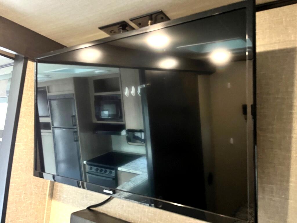 2019 Grand Design Recreational Transcend Narrow Body photo 12