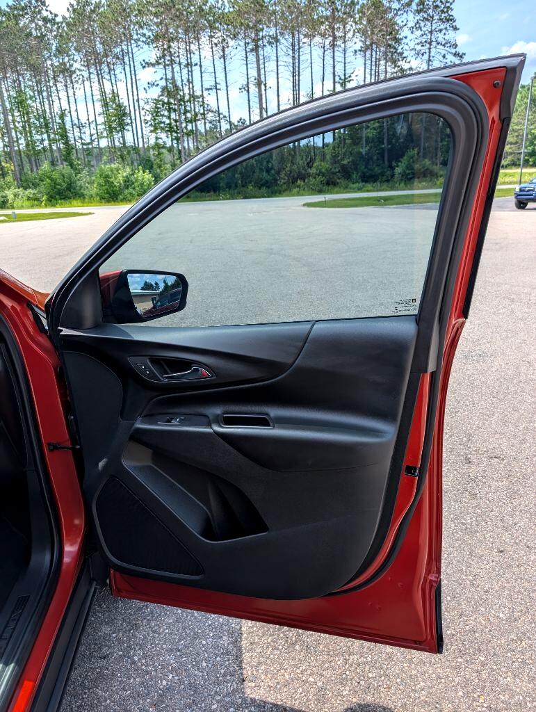 2020 Chevrolet Equinox LT photo 17