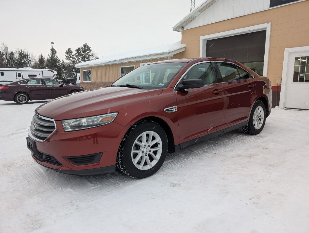 2014 Ford Taurus SE's photo