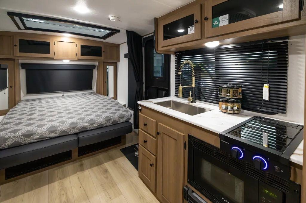 Coachmen Apex  2026