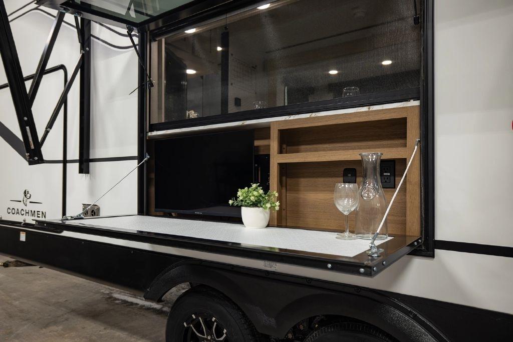 Coachmen Apex  2026