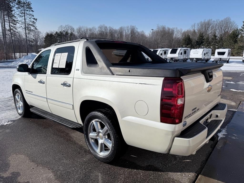 Chevrolet Avalanche  2011