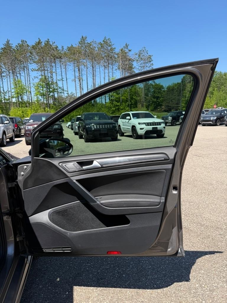 Volkswagen Golf R  2016