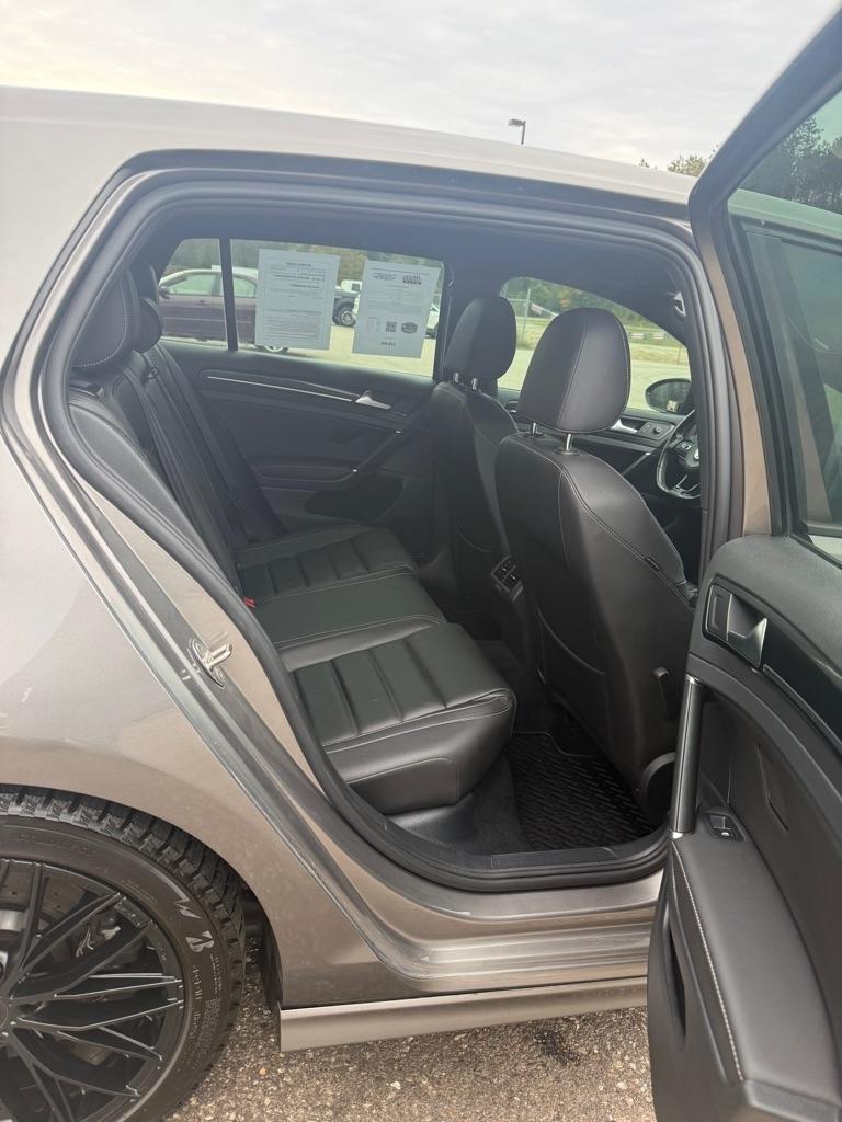 Volkswagen Golf R  2016
