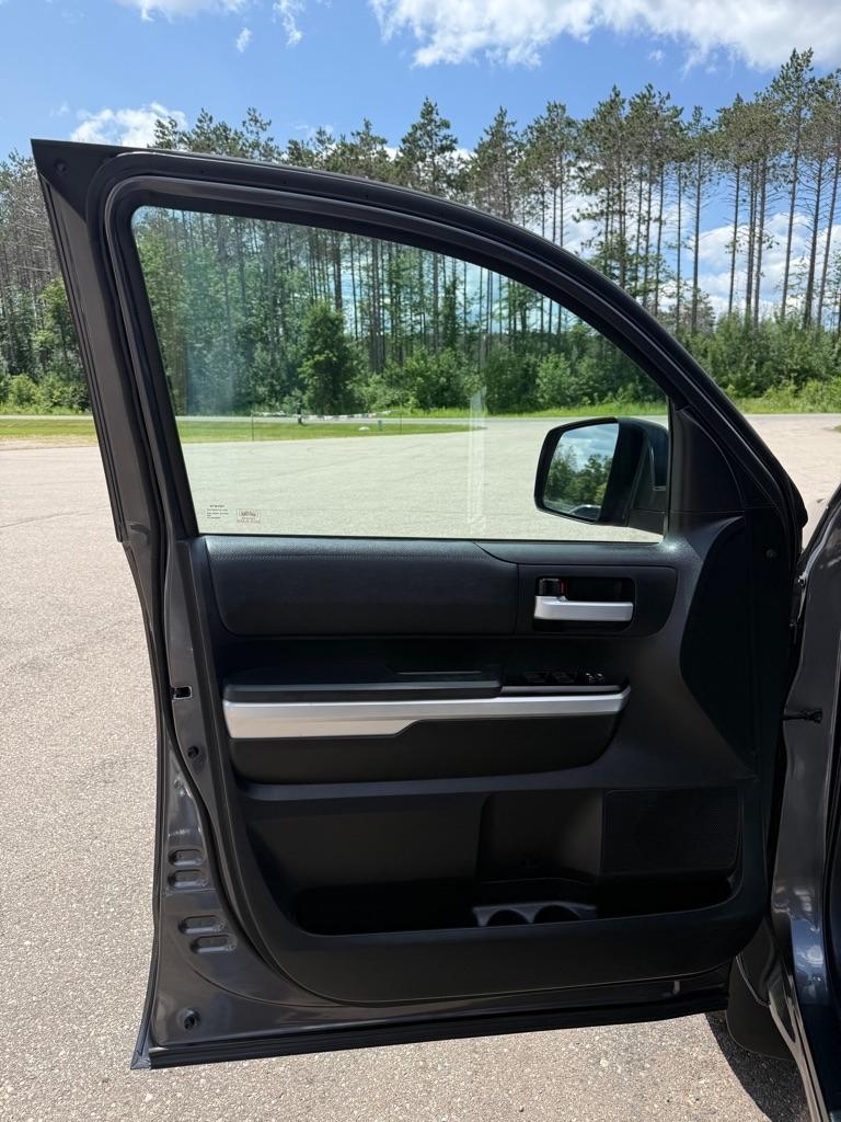 Toyota Tundra  2017