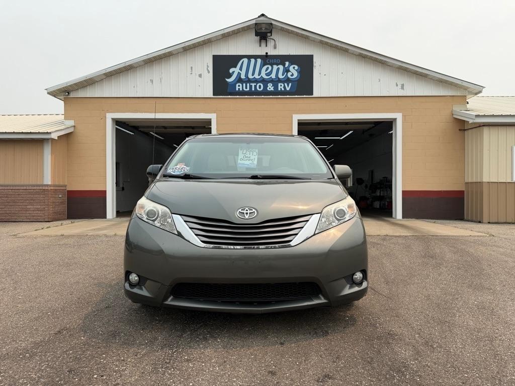Toyota Sienna  2012
