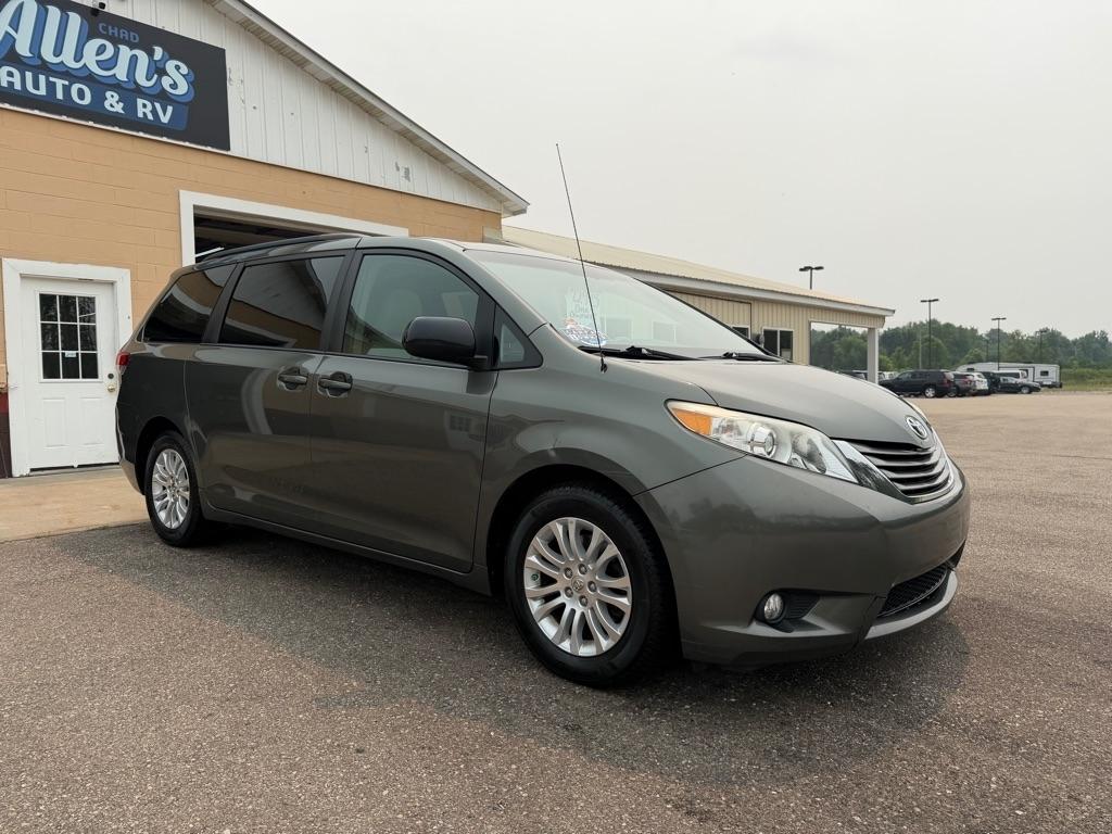 Toyota Sienna  2012