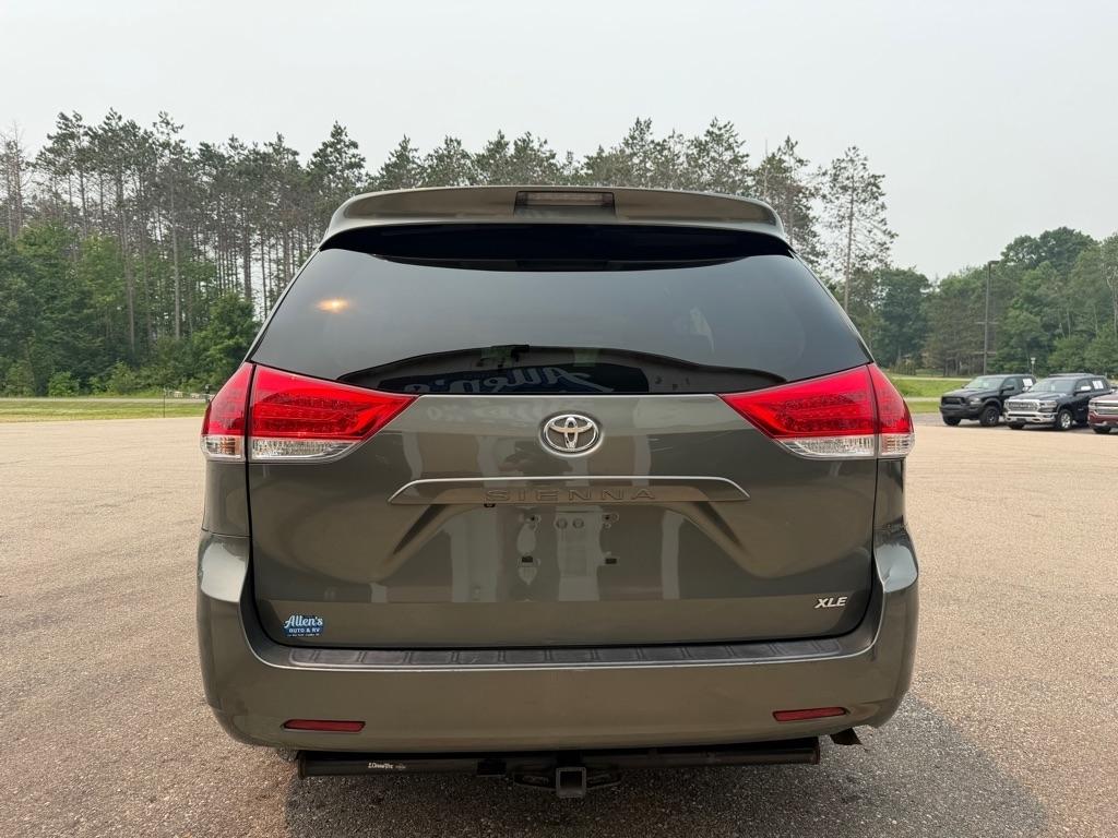 Toyota Sienna  2012