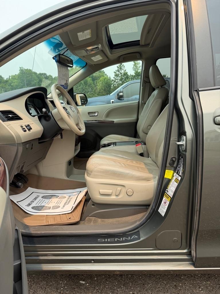 Toyota Sienna  2012