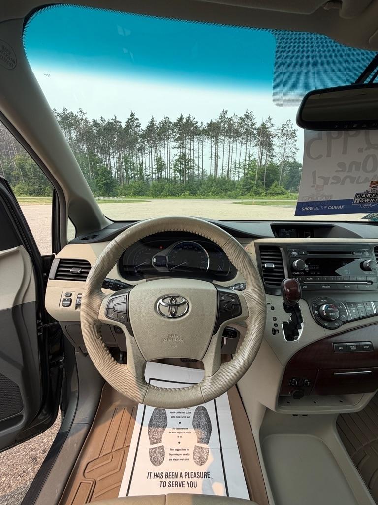 Toyota Sienna  2012