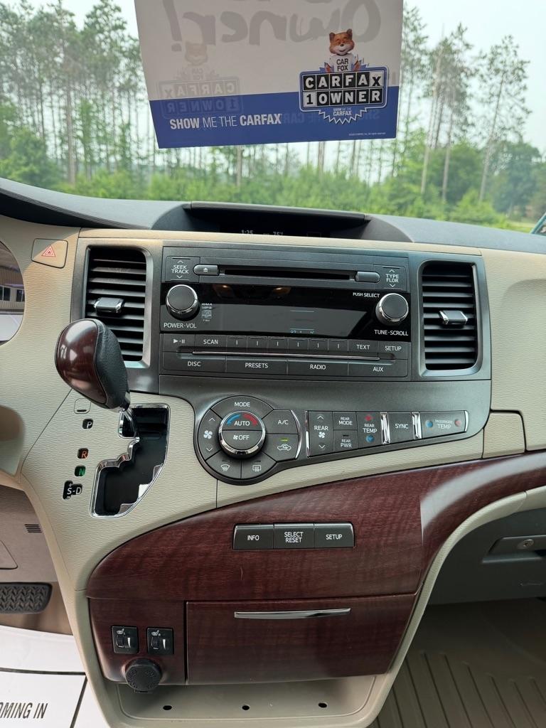 Toyota Sienna  2012