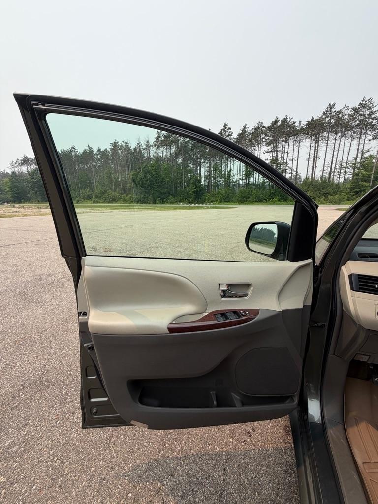 Toyota Sienna  2012