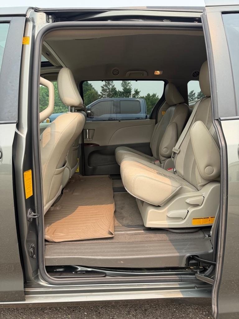 Toyota Sienna  2012