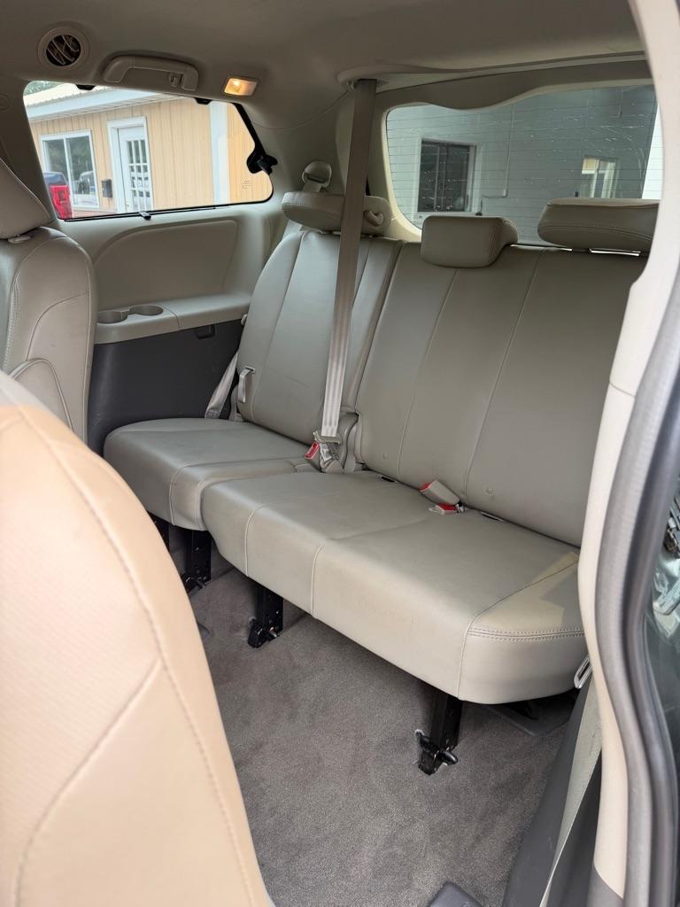 Toyota Sienna  2012