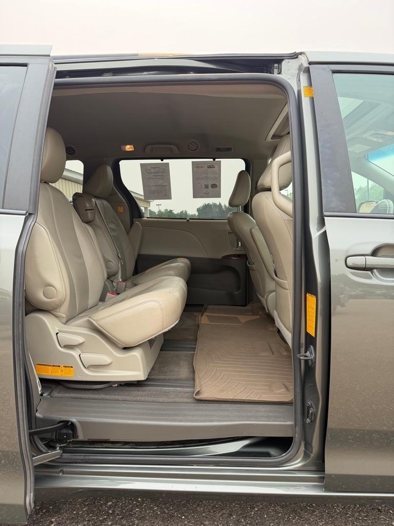 Toyota Sienna  2012